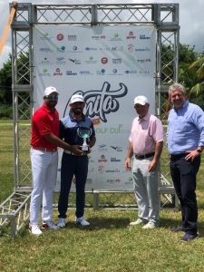 Juan José Guerra gana su primer evento de golf profesional
