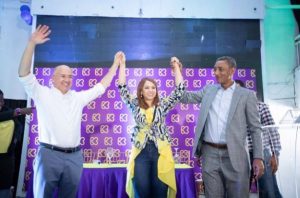 Domínguez Brito apoya aspiraciones de Karen Ricardo a alcaldía SDE