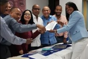 Precandidata diputada asegura este es el momento de lograr el cambio Precandidata diputada asegura este es el momento de lograr el cambio