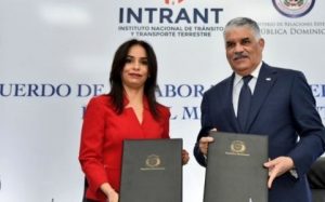 Dominicanos en el exterior podrán renovar licencias en sus consulados