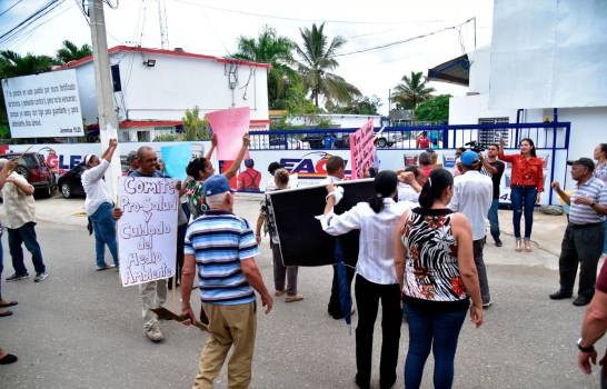 En Las Palomas exigen el cierre de una fábrica de pintura imagen