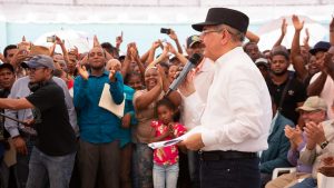 AZUA: Danilo Medina aprueba crédito solidario a unos 540 agricultores