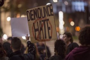 Nueva York penalizará a quienes llamen ‘ilegal’ a inmigrantes sin documentos Nueva York penalizará a quienes llamen ‘ilegal’ a inmigrantes sin documentos