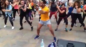 INGLATERRA: Dominicano pone a bailar las calles de Londres