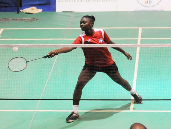 Clarisa lidera lidera medallero Internacional Bádminton imagen