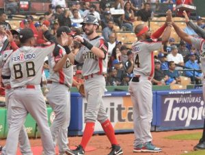 Leones siguen en la cima; Toros y Águilas ganan Leones siguen en la cima; Toros y Águilas ganan