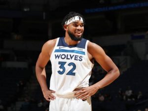 Karl Towns anota 37 puntos y 15 rebotes; Lakers ganan