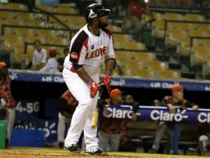 Escogido sigue intratable; Licey y Estrellas ganan