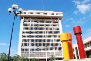 Banco Central ayuda al COE y Plaza de la Salud en combate COVID-19