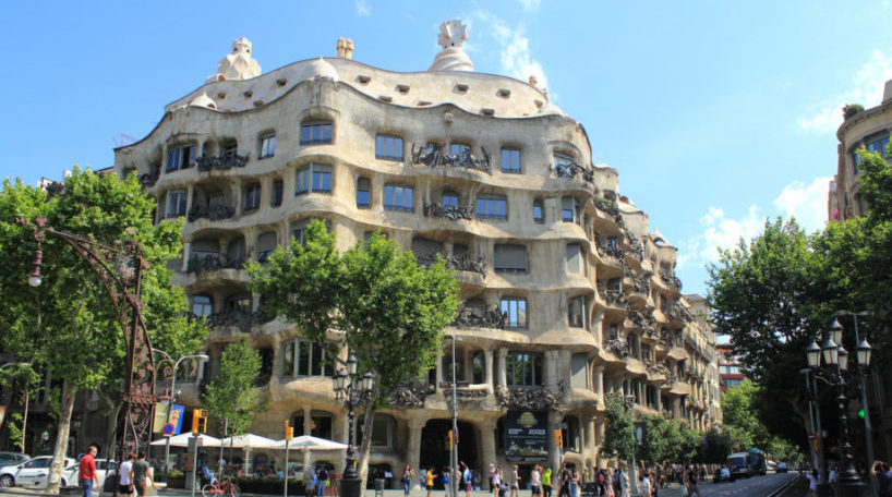 Barcelona combate entrada de autos: sube precio del aparcamiento imagen