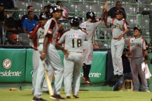 Leones continúan en la cima; Licey y Toros ganan