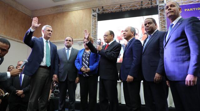 PLD proclama candidatos electos; Gonzalo tiende ramo de olivo imagen