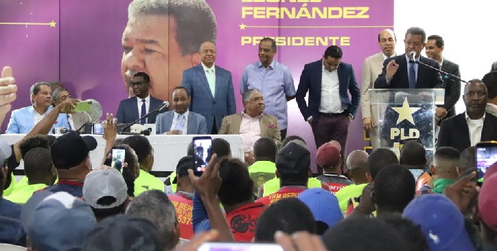 Leonel promete entregar pensiones y seguro a trabajadores informales imagen