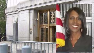 Arrestan a jueza y expolicía por fraude multimillonario