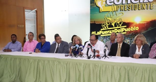 Otros 22 miembros del CC pedeleísta renuncian para seguir a Fernández imagen