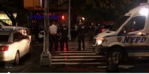 Policía ultima hombre baleó agente en el pecho en un edificio de Harlem