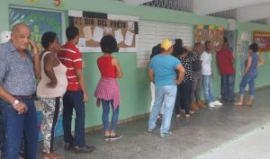 En Santiago renunciaron casi 100 funcionarios de mesas electorales En Santiago renunciaron casi 100 funcionarios de mesas electorales