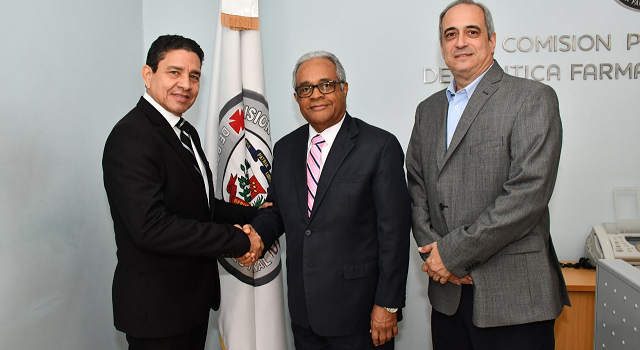 Posesionan director Comisión Presidencial de Política Farmacéutica imagen