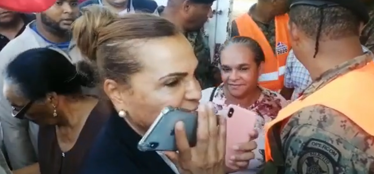Sonia Mateo amenazó con llamar a Palacio si no sacaban coronel de recinto imagen