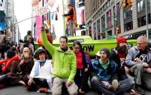 Arrestan a más de 50 personas protestaban por crisis climática