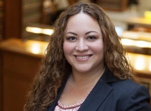 Dominicanos preocupados buscan ayuda en centro