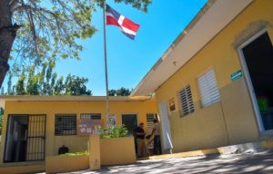 Padres de menor abusada por tres estudiantes en escuela exigen  justicia