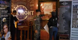 Cierran varios negocios por violar horario venta bebidas alcohólicas