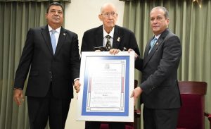 El Senado de la República reconoce al  periodista Cuqui Córdova