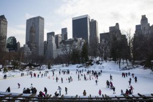 Quitan el nombre “Trump” de pistas de hielo en Central Park