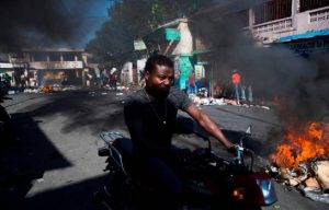 HAITI: Incendios y barricadas en inicio de nueva jornada protestas