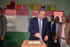 Leonel Fernández auguró  victoria «arrolladora» en las primarias del PLD