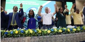 PAL proclama a Gonzalo Castillo candidato presidencial para el 2020