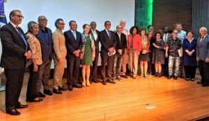 La poesía es libertaria, grito de paz y muralla contra violencia