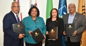 Firman acuerdo interinstitucional beneficiará personas viven con VIH