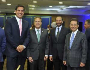 APAP celebra con ejecutivos de medios el inicio de la Navidad