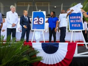 Texas inaugura academia de béisbol en Boca Chica