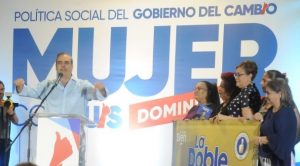 Abinader promete duplicar cobertura de asistencia social a las mujeres