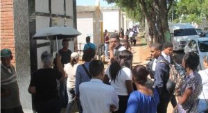 Miles fueron a cementerios de RD por el Día de los Fieles Difuntos Miles fueron a cementerios de RD por el Día de los Fieles Difuntos