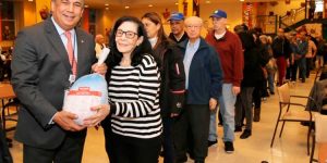 Cónsul RD regala miles de pavos en centros para envejecientes