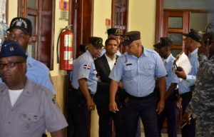 Tribunal condena exembajador Donni Santana 20 años cárcel por incesto