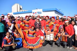 Plan Social inicia festividades con encendido árbol navideño Plan Social inicia festividades con encendido árbol navideño