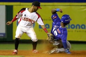 Leones y Toros dominan beisbol; Licey y Gigantes empates en tercero