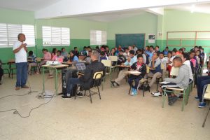 Dictan charlas sobre la importancia  del larimar 