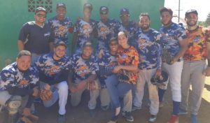 Estelares clasifican en la Copa Navideña de Softbol