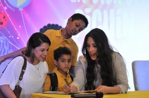 Amelia Vega firmó su libro infantil: “Un día en la vida de Pichín” Amelia Vega firmó su libro infantil: “Un día en la vida de Pichín”