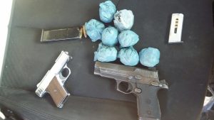 Ocupan armas y drogas durante requisas en barrios periféricos