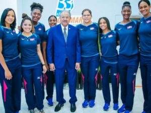 Logmarca reconoce selección nacional de voleibol femenino