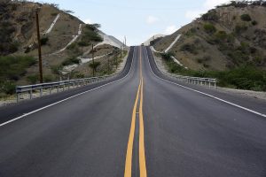 MOPC avanza en 97% trabajos en carretera 15 de Azua-Barahona