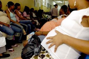 SDE: 58 % de embarazadas van a Maternidad Los Minas consume alcohol