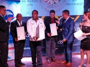 Congresista Adriano Espaillat reconoce tres reporteros gráficos